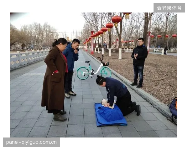 东京马拉松增设“陪跑警察”与移动AED医疗组，确保在城市开放核心路段，对突发伤病的选手进行快速干预
